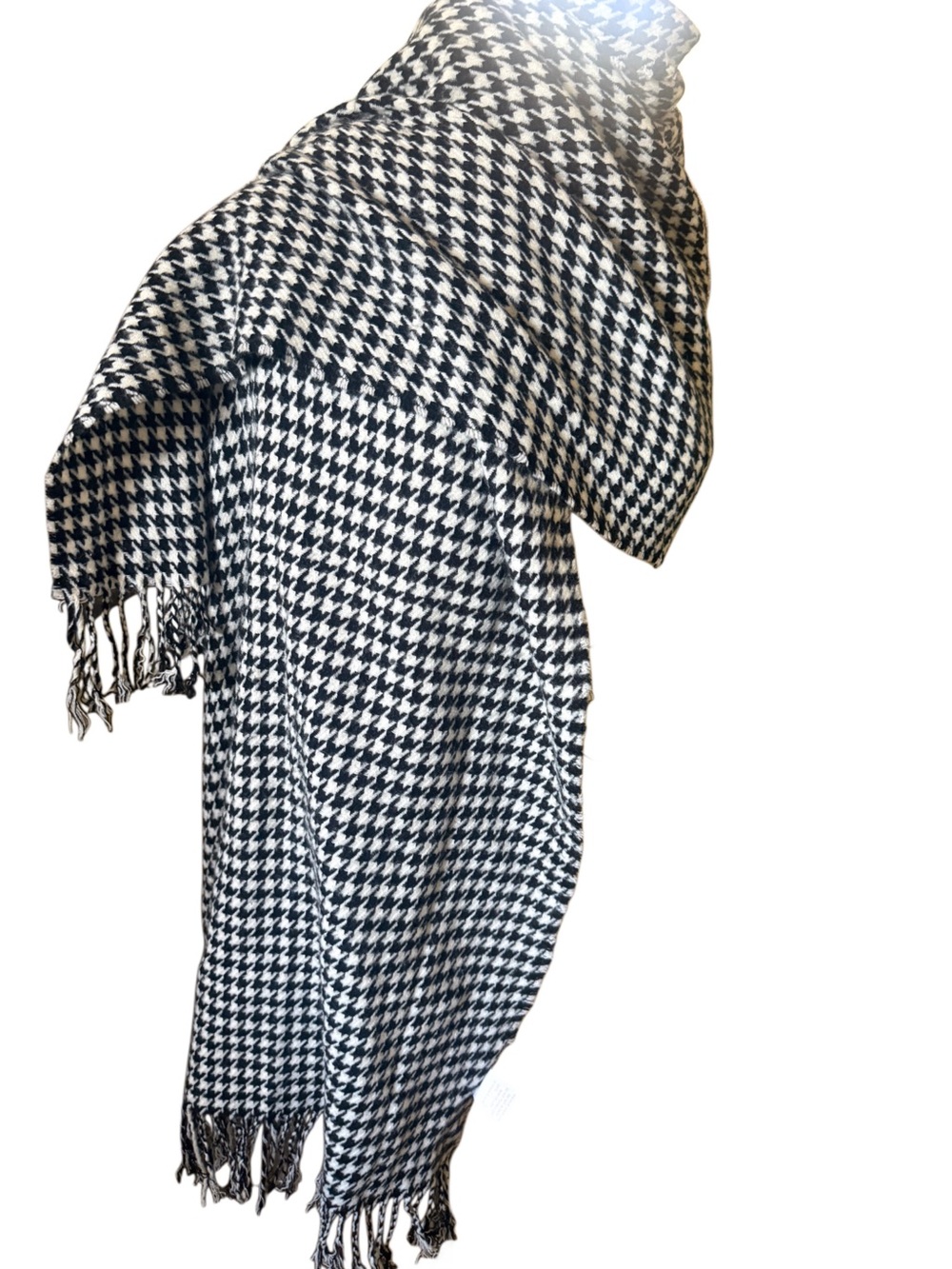 label be Black and White Houndstooth fringed Scarf acrylic unisex wrap